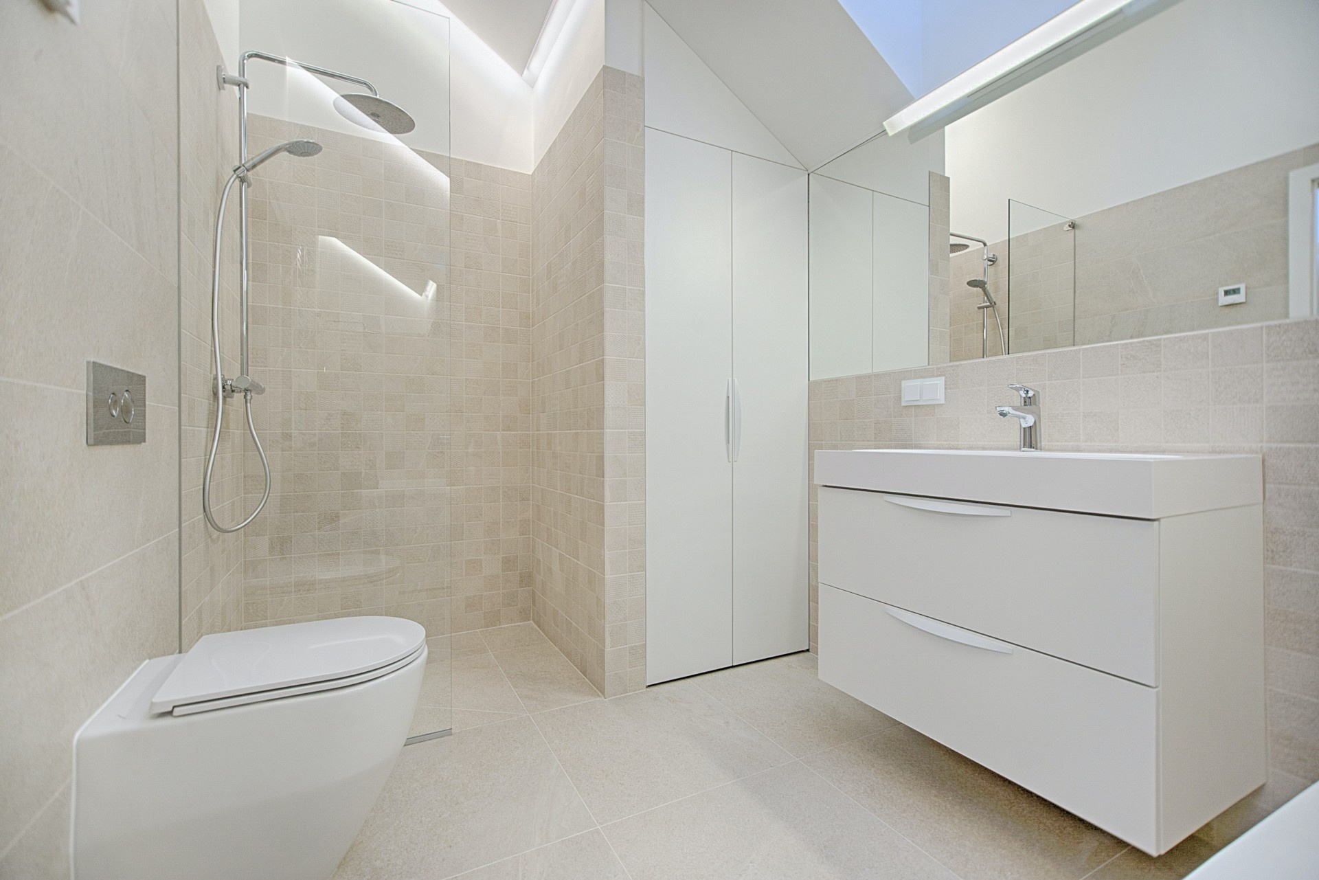 Inspecteren hoog Stam Je badkamer stijlvol verlichten met de IP65 inbouwspot - Eurovision House